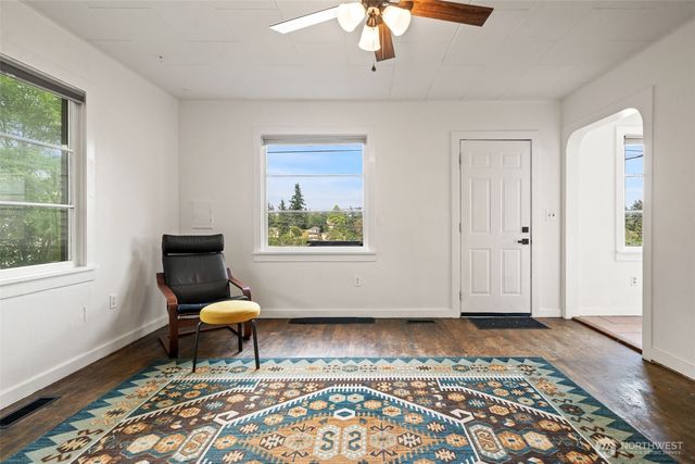 1205 Oyster Bay Avenue S, Bremerton, WA 98312