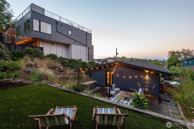 425 26th Avenue E, Seattle, WA 98112