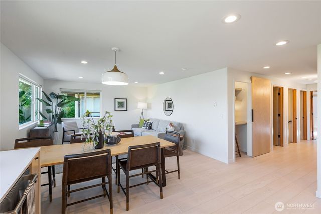 425 26th Avenue E, Seattle, WA 98112