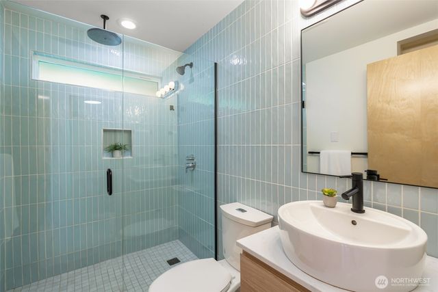 425 26th Avenue E, Seattle, WA 98112