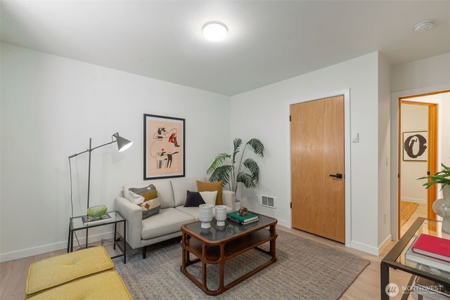 425 26th Avenue E, Seattle, WA 98112