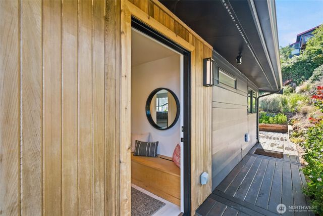 425 26th Avenue E, Seattle, WA 98112