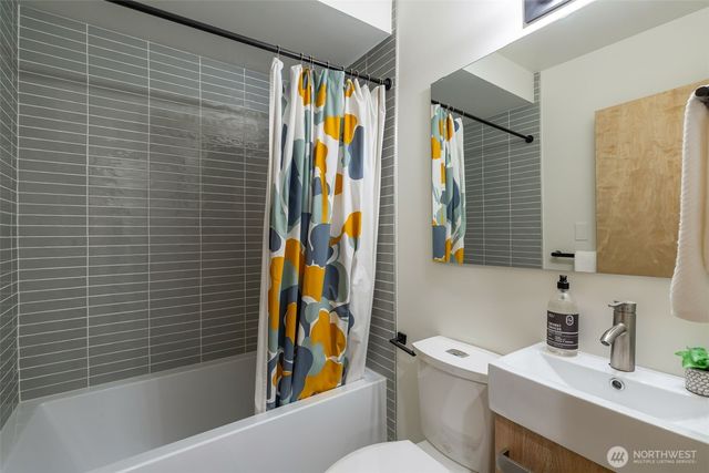425 26th Avenue E, Seattle, WA 98112