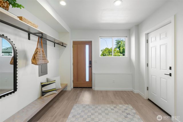 425 26th Avenue E, Seattle, WA 98112