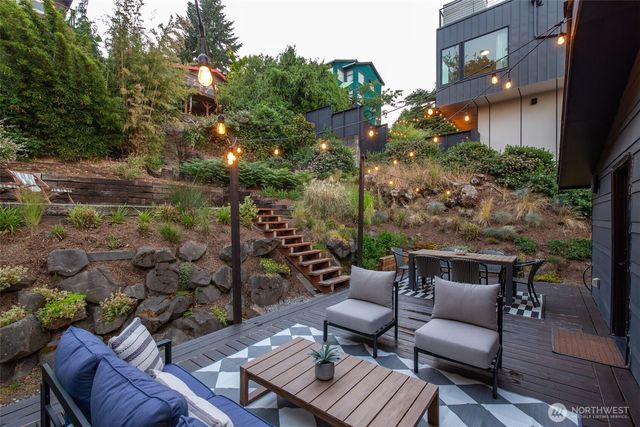 425 26th Avenue E, Seattle, WA 98112