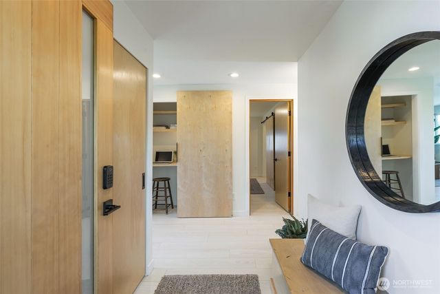 425 26th Avenue E, Seattle, WA 98112