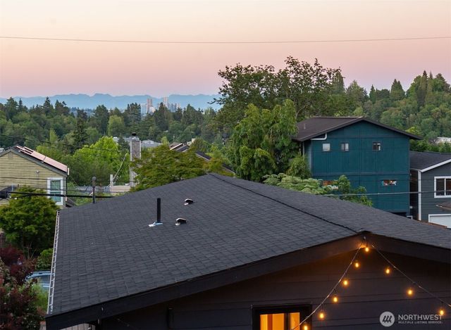 425 26th Avenue E, Seattle, WA 98112