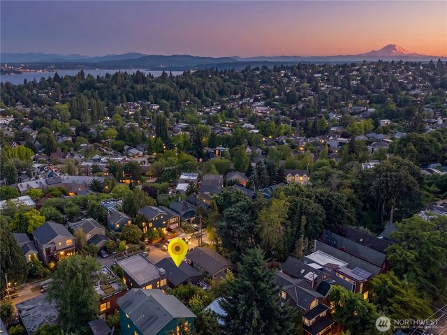 425 26th Avenue E, Seattle, WA 98112