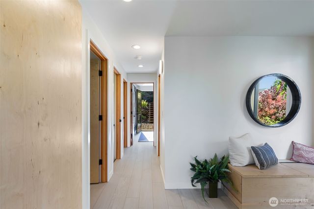 425 26th Avenue E, Seattle, WA 98112