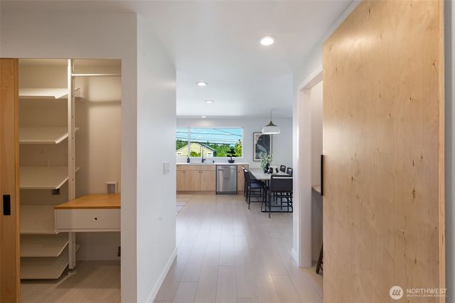 425 26th Avenue E, Seattle, WA 98112