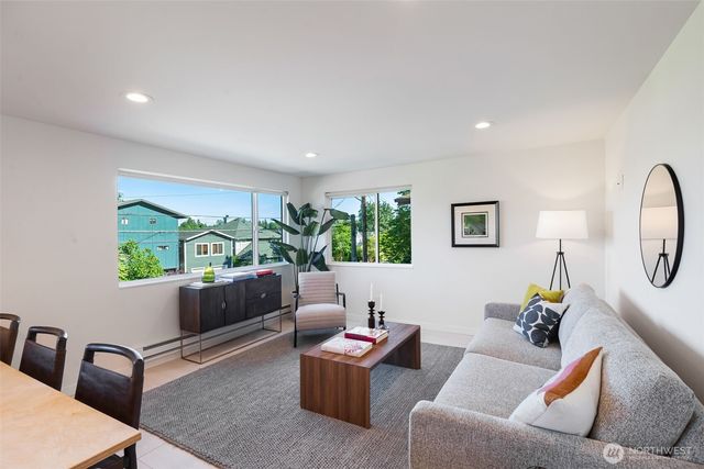 425 26th Avenue E, Seattle, WA 98112