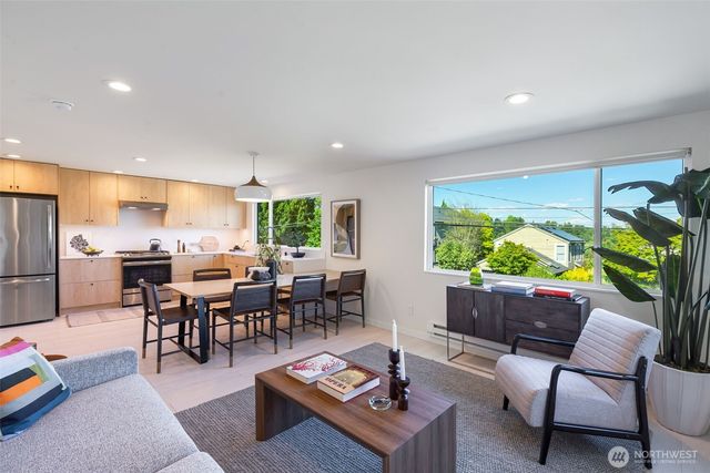 425 26th Avenue E, Seattle, WA 98112