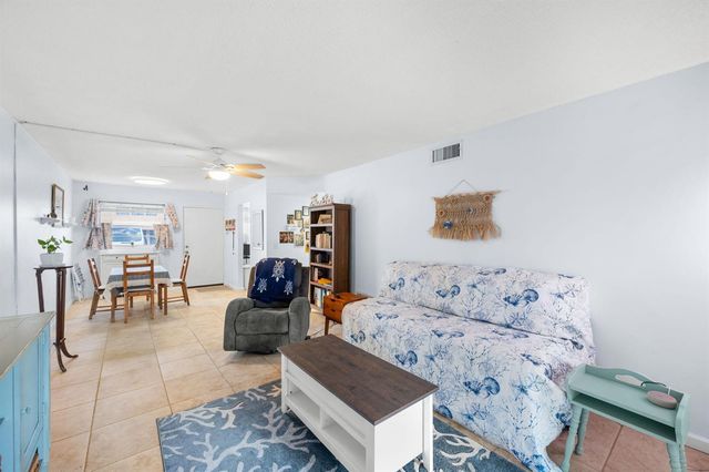 2102 NE 1st Way 103, Boynton Beach, FL 33435