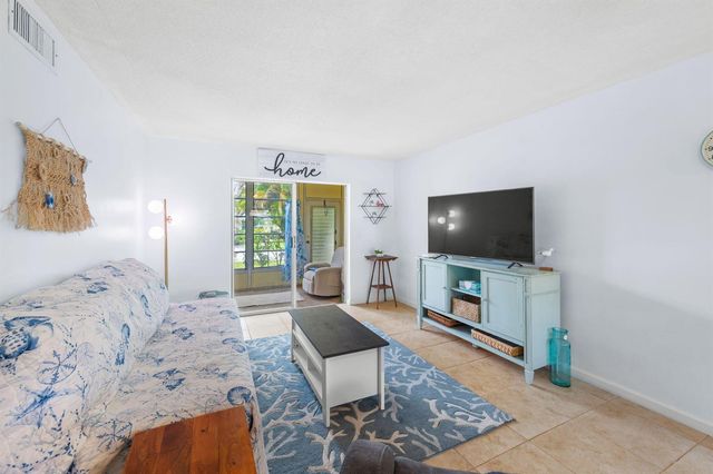 2102 NE 1st Way 103, Boynton Beach, FL 33435