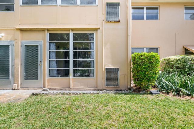 2102 NE 1st Way 103, Boynton Beach, FL 33435