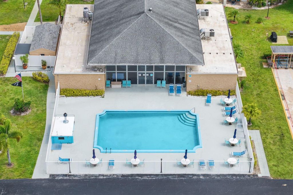 2102 NE 1st Way 103, Boynton Beach, FL 33435
