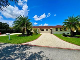 18701 Wentworth Dr, Hialeah, FL 33015