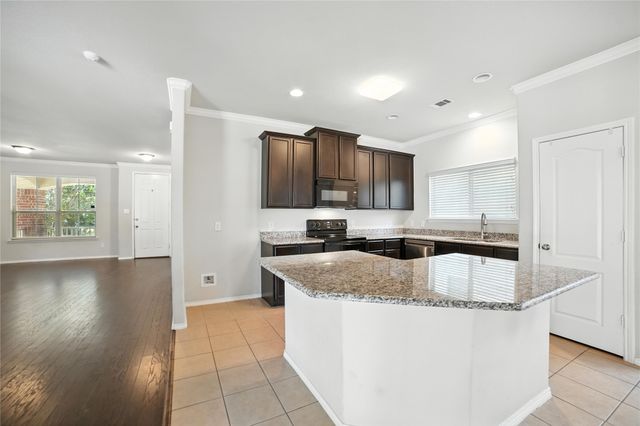 937 King George Lane, Savannah, TX 76227