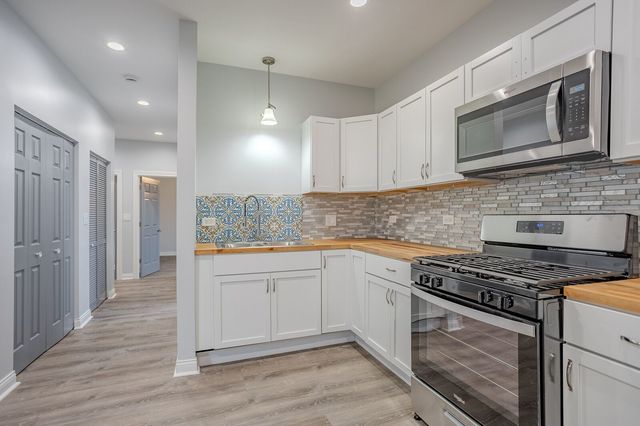 1013 W 18th Place, Chicago, IL 60608