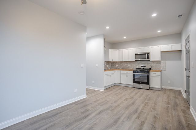1013 W 18th Place, Chicago, IL 60608
