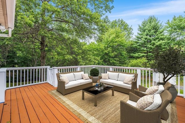 33 Dascomb Rd, Andover, MA 01810