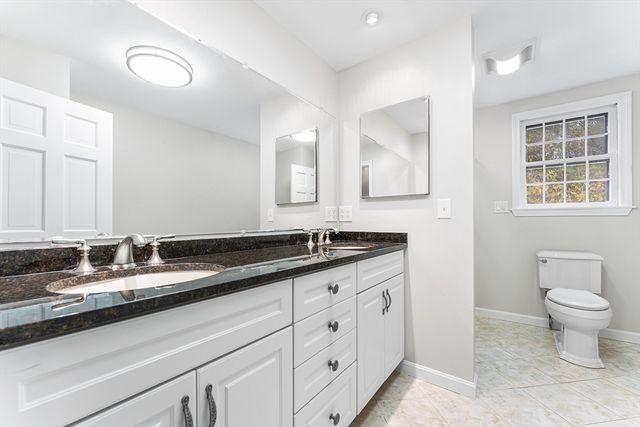 33 Dascomb Rd, Andover, MA 01810