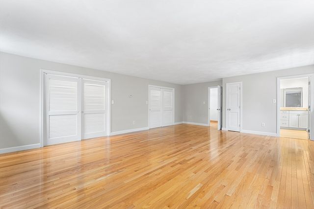 33 Dascomb Rd, Andover, MA 01810