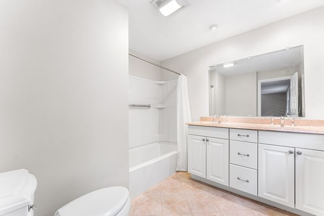 33 Dascomb Rd, Andover, MA 01810