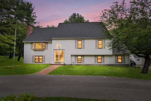 33 Dascomb Rd, Andover, MA 01810
