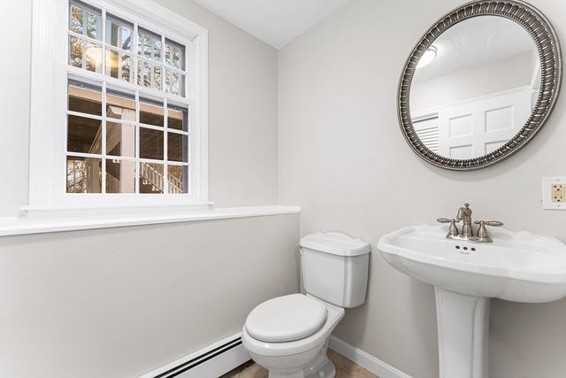 33 Dascomb Rd, Andover, MA 01810