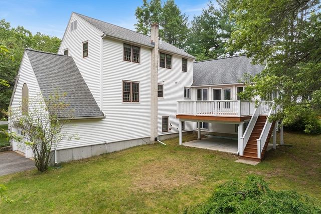 33 Dascomb Rd, Andover, MA 01810