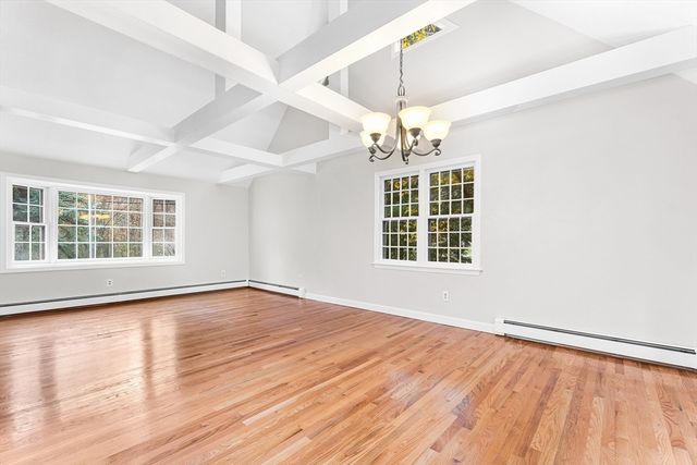 33 Dascomb Rd, Andover, MA 01810