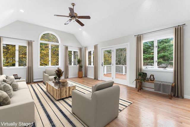 33 Dascomb Rd, Andover, MA 01810