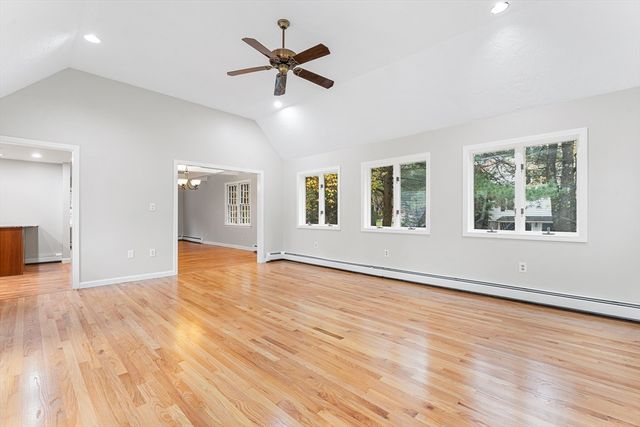 33 Dascomb Rd, Andover, MA 01810