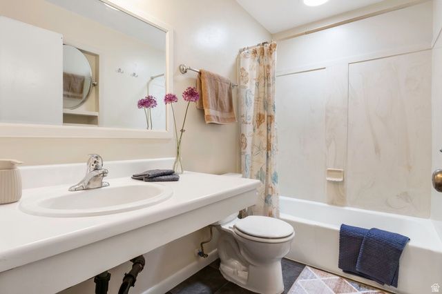 4851 KIWANA DR, South Ogden, UT 84403