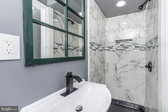 813 MIDDLESEX RD, Baltimore, MD 21221