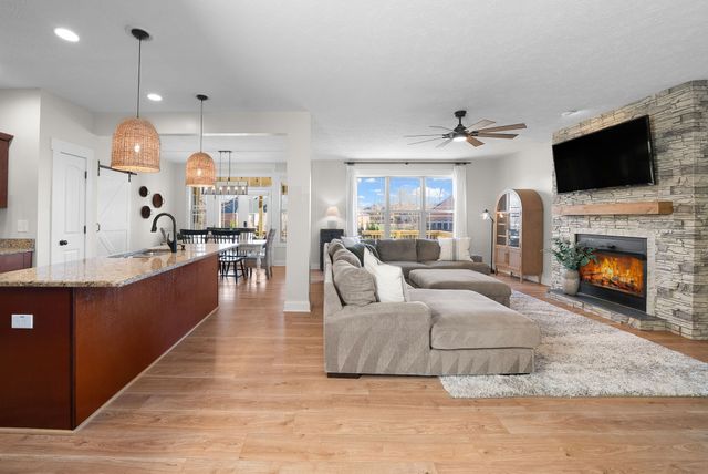 2253 Fairfax Dr, Clarksville, TN 37043