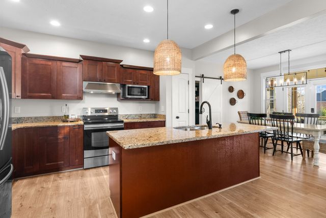 2253 Fairfax Dr, Clarksville, TN 37043