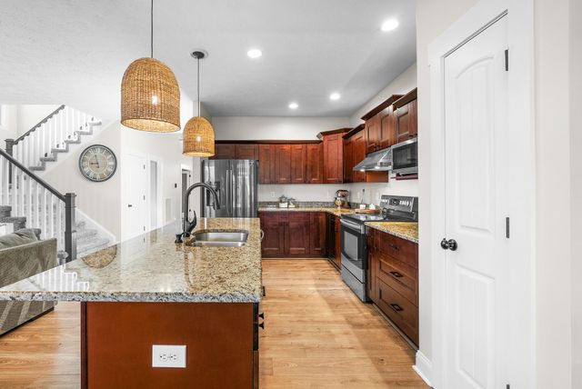 2253 Fairfax Dr, Clarksville, TN 37043