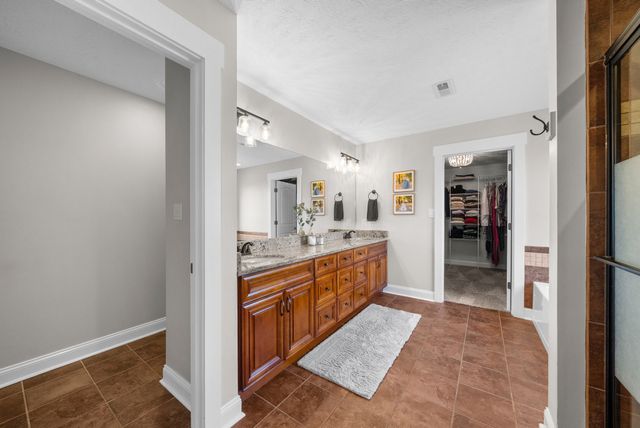 2253 Fairfax Dr, Clarksville, TN 37043