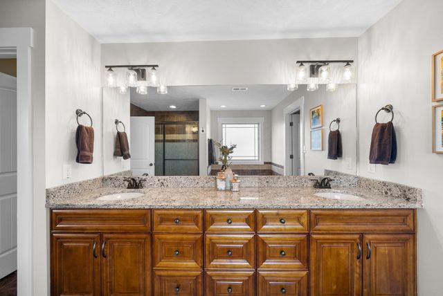 2253 Fairfax Dr, Clarksville, TN 37043