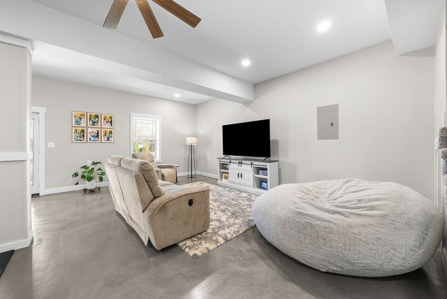 2253 Fairfax Dr, Clarksville, TN 37043