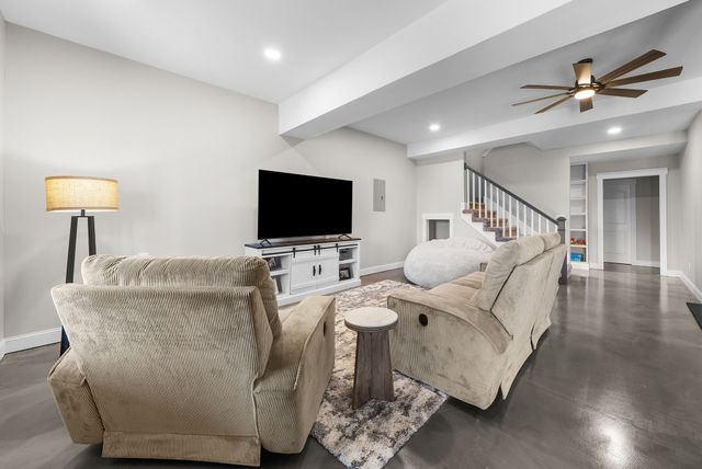 2253 Fairfax Dr, Clarksville, TN 37043