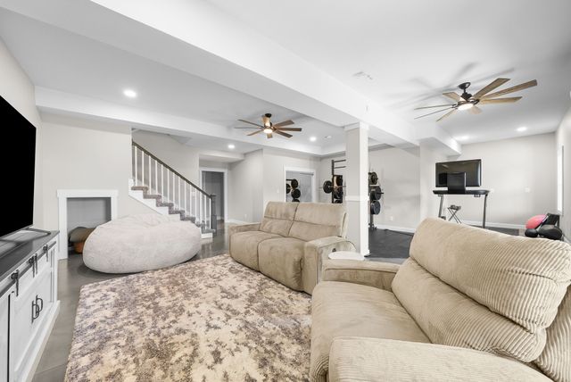 2253 Fairfax Dr, Clarksville, TN 37043