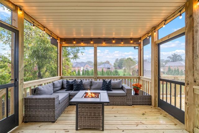 2253 Fairfax Dr, Clarksville, TN 37043