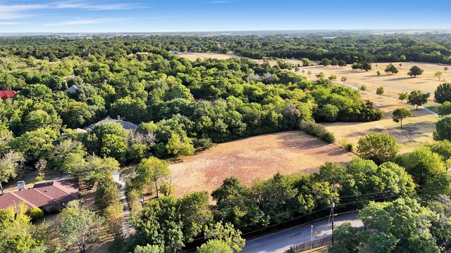 501 W Red Bird Lane, Duncanville, TX 75116