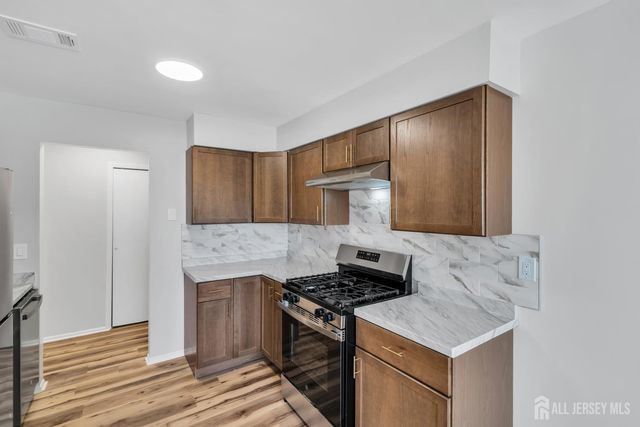 812 Green Hollow Drive, Iselin, NJ 08830