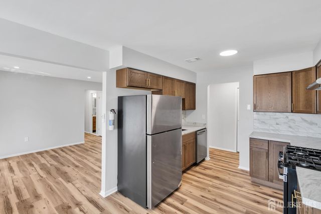 812 Green Hollow Drive, Iselin, NJ 08830