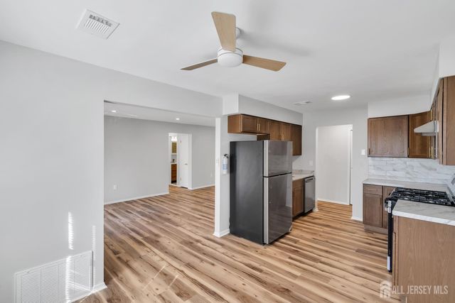 812 Green Hollow Drive, Iselin, NJ 08830