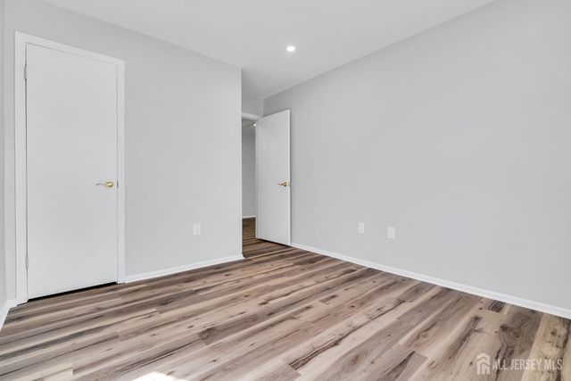 812 Green Hollow Drive, Iselin, NJ 08830